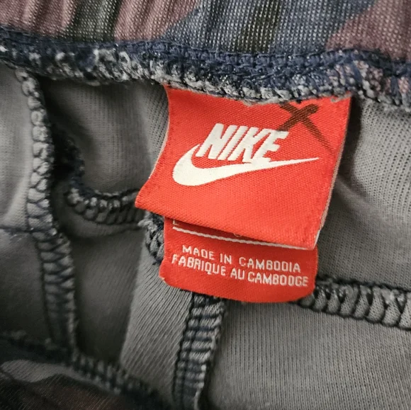 Nike‎ Camo Joggers - Picture 2 of 8